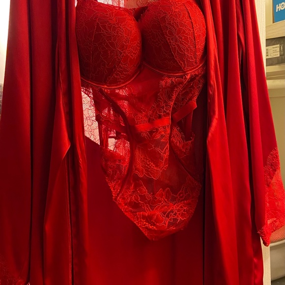 Victoria’s Secret Very Sexy Bombshell Add-2-cups Lace Teddy & Robe - Picture 2 of 3